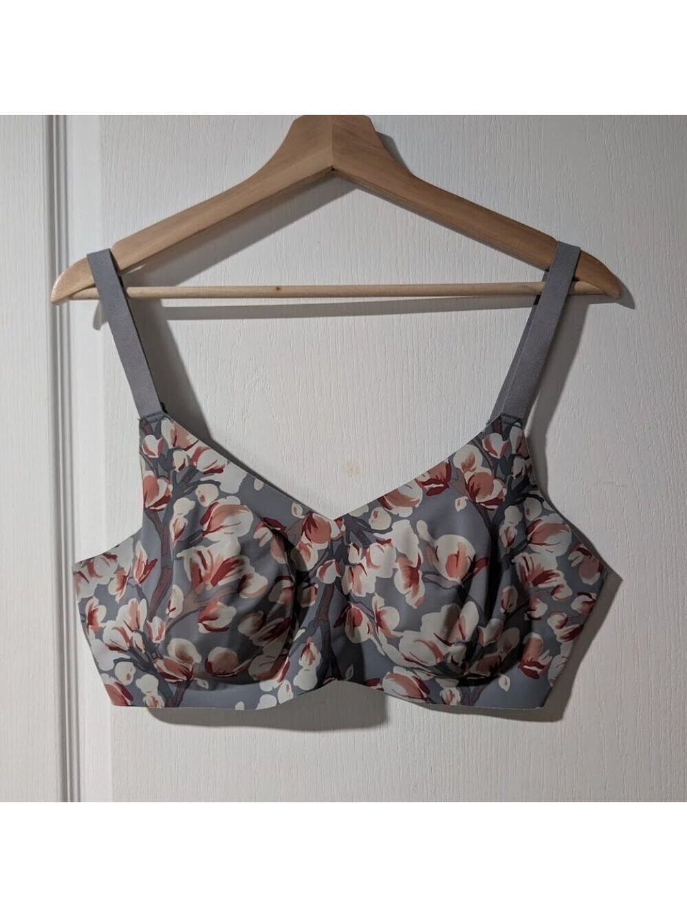Knix | Evolution V-neck padded bra in Winter Gardenia (7 fits 36DD,E-38E)